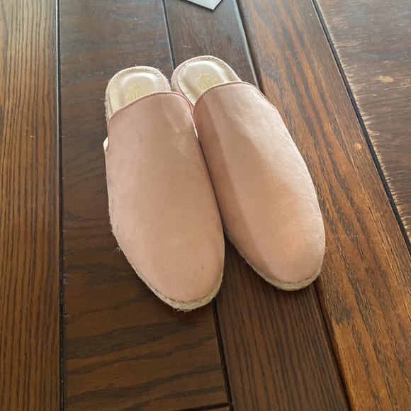 Royal Standard comfortable slip on shoes. - Picture 2 of 4